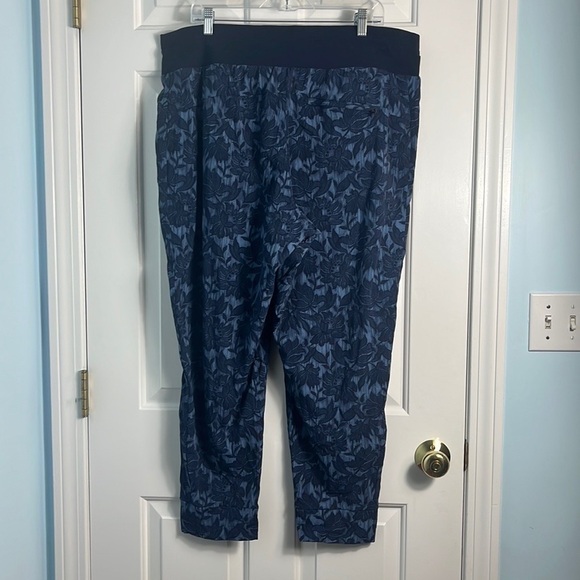 Athleta Women's Trekkie North Jogger Ethereal Bloom Cottage Blue Athleisure - Picture 7 of 15